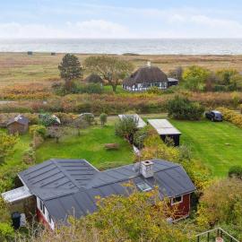 Cozy Summer House With View To The See And Nature, hotelli kohteessa Ebberup
