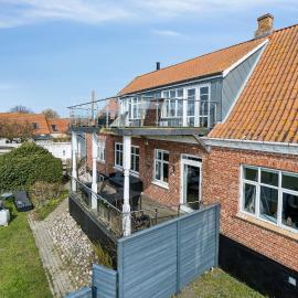 Close To The Sea Bright Apartment In Arnager