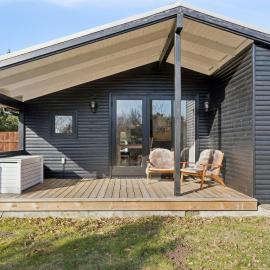 Renovated Holiday Home Near Beach And Town, Hotel in Blokhus