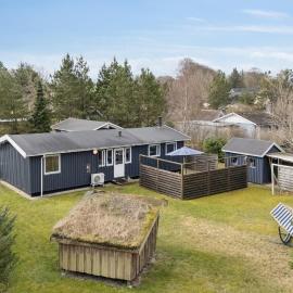 Lovely Holiday Home Near Water And Nature