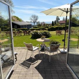 Lovely Secluded Holiday Home Near Beach, hotel i Klinting