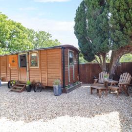 Lake View Shepherds Hut
