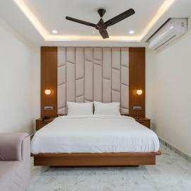 Hotel Rasballa Grand, ξενοδοχείο 