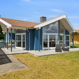 Sea View And Calm In Lovely House For 10 Guests，Augustenborg的飯店