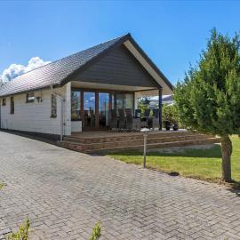 Cosy Holiday House Near Child Friendly Beach