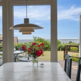 Cozy House With Sea View And Beautiful Location, hotel sa Sandkås
