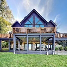 Magnificent Mountain Lodge, hotel en McHenry