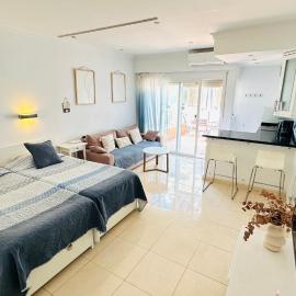 Hotel PYR, Spacious Studio with a Big Terrace: Fuengirola'da bir otel