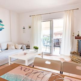 Siviri center apartment - walk to beach, ξενοδοχείο στη Σίβηρη