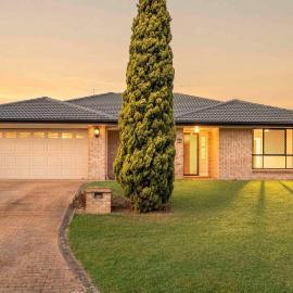 The Grandview | 5BR Family Home, Two Lounges、Kurabyのホテル