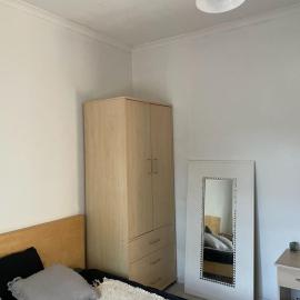 Homestay with queen bedroom inc table and chairs