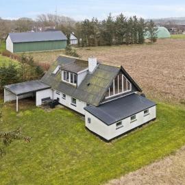 Peaceful Holiday Home With Views Of The Dunes、Frøstrupのホテル