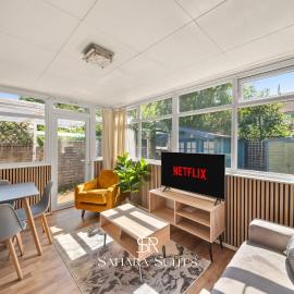 Spacious 4BR Reading House - Sleeps 8 - Free Parking