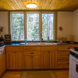 Off Grid Retreat Stay for 7