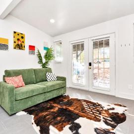 Private Loft - Lake Conroe with Parking, hotel din Montgomery