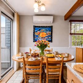 *NEW* West End Artsy Gem, Private Patio, Parking, hotel in Provincetown