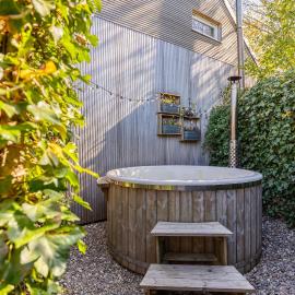 Thús yn Hantum Vakantiehuisje met hottub in Friesland, hotel v destinaci Hantum