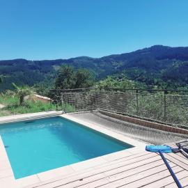 Maison très récente en bois, piscine, au calme et avec vue panoramique