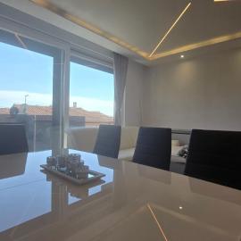 BRAND NEW app with 2 bedrooms and 2 bathrooms for 5 persons