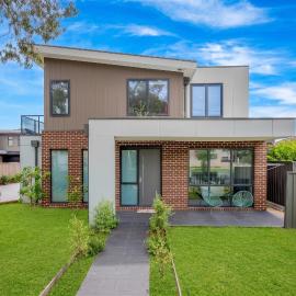 Modern 3BR Home Near Medway Golf Club, Highpoint & Melbourne CBD: Braybrook şehrinde bir otel