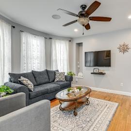 Walk to the NYC Train! Mt Vernon Escape w/ Patio, hotel a Mount Vernon