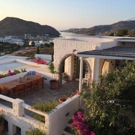 Charming Patmos-Style Property with 2 Family Houses, hotell sihtkohas Skala