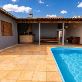 Casa com Piscina Aquecida e Churras em Uberlândia
