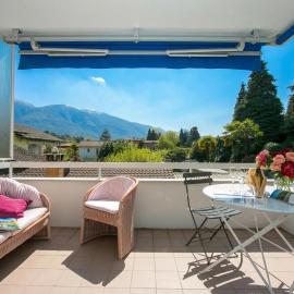 Charm Apartment with Balcony and Parking - Happy Rentals