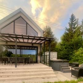 Hampton Zalew Zegrzyński, hotell i Cupel
