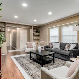 Spacious Overland Park Home Walk to Dining 20 Min to Stadium, hotel v destinácii Overland Park