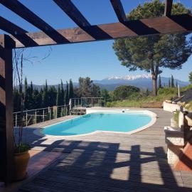 Appartement dans une villa avec piscine