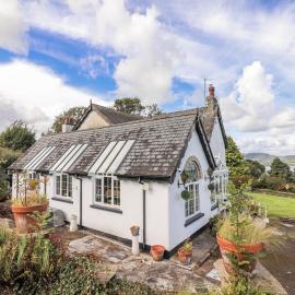 White Heather Cottage, hotel i Killaloe