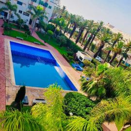 The hidden oasis, steps from the beach and pool, hotelli kohteessa Mohammedia