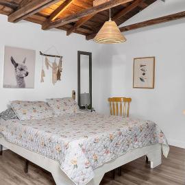 Private Studio Cabin steps from Calle 8، فندق في ميامي