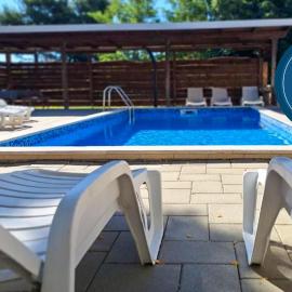 Apartments Laura and Romano with pool, hotel a Salina