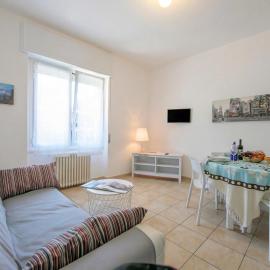 Casa Al Caprifoglio - Ispra Apartment 600m From Beach - Happy Rentals