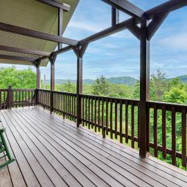 Hot Tub & Game Room! Group-Ready Smokies Cabin
