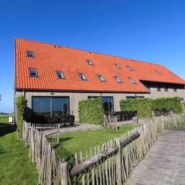 Two adjacent luxury villas in Friesland, hotel i Leons