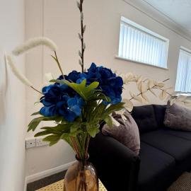 Spacious 3-Bed Home, Sleeps 6, Free Parking Wi-Fi, hotell i Corby
