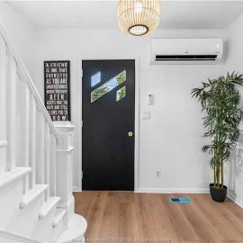 The Hamilton House in Downtown Shediac، فندق في شدياك