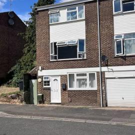 Comfortable Double Room in Slough, Berkshire, hotel in Canvey
