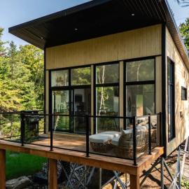 Chalet MonVue - Serenity in the Heart of Nature، فندق في Sainte Béatrix
