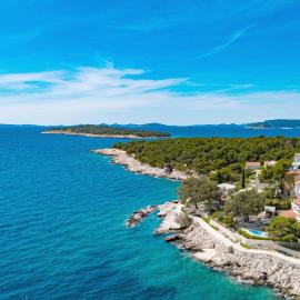 Apartments by the sea Bilo, Primosten - 4176, hotel a Podgreben