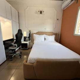Mak HOUSE, hotel i Douala