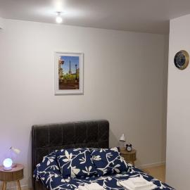 Charming renovated one bedroom apartment Up to 4 people