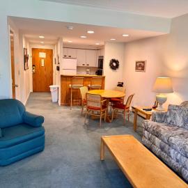 Studio with Full Kitchen, Pool and Hot Tub at Rivergreen, hotel a Lincoln