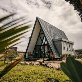 Eco-Friendly A-Frame Cabin 10min to NungwiSpacious A-Frame Retreat Cabin in Zanz