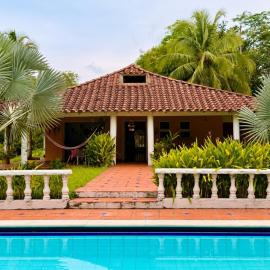 Villa Familiar con Piscina Privada, 8 min de Hacienda Nápoles, Santorini, Rio Claro
