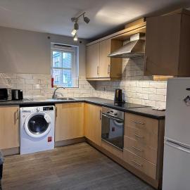 Flat by City centre, hospital and train station, hotel in Burton upon Trent