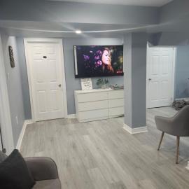 King Bedroom Stylish Unit with Seperate entrance, hotel en Oshawa